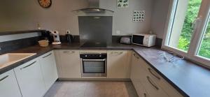 Maisons de vacances Paradis Provencal Villa - Espace Detente et BBQ LMV : photos des chambres