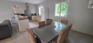 Maisons de vacances Paradis Provencal Villa - Espace Detente et BBQ LMV : photos des chambres