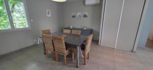 Maisons de vacances Paradis Provencal Villa - Espace Detente et BBQ LMV : photos des chambres