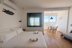 Studio on Alvors Beach by amcf