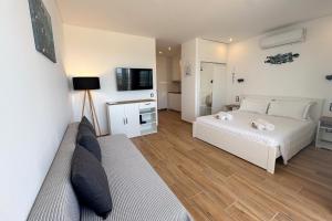 Studio on Alvors Beach by amcf