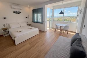 Studio on Alvors Beach by amcf