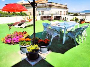 Palazzo Di Donna panoramic terraces and private parking strategic to Amalfi Coast, Pompei, Napoli