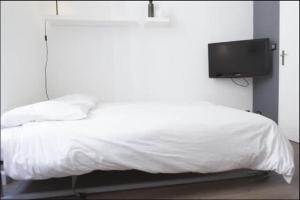 Studio hyper centre historique Quai bourgeois