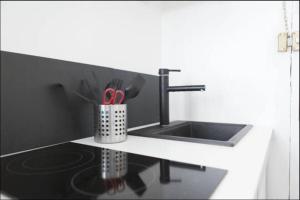 Studio hyper centre historique Quai bourgeois