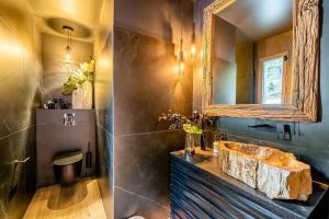 Maisons de vacances Contemporary Villa With Hillside Views : photos des chambres
