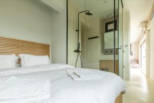 Aura Vista Acropolis view