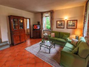 Cozy Holiday Home with Pool in Sienna Italy