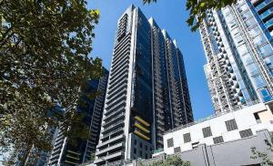Elegant 2BR Apt in City Tower by Corporate Keys