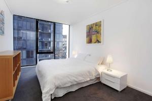 Elegant 2BR Apt in City Tower by Corporate Keys
