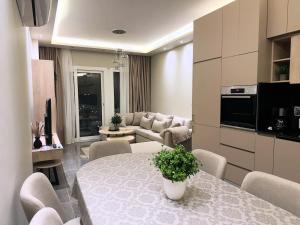 Sunny Beach Penthouse Free Beach, Pools, and Privat Roof