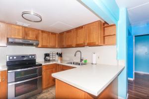 Ilikai Tower 1934 Condo with Fully Equipped Kitchen - Great for longer stays!