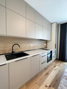 REAL Living by REFA - Modern Haven 209