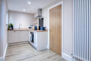 Waterfront 1 - 1 Bedroom Apartment - Wisemans Bridge