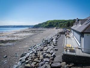 Waterfront 2 - 2 Bedroom Apartment - Wisemans Bridge