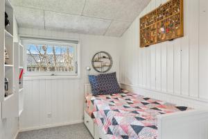 Cozy Seaside Getaway Perfect For Families With Children