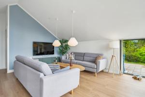 Unique Multi-Level Holiday Home With Game Room, Spa And Room For Everyone