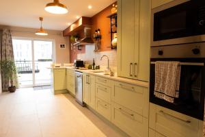 Sarahs Home Away from Home Luxury Apartment