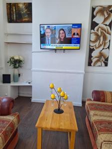 12 Cornwallis Lodge Family Room 1