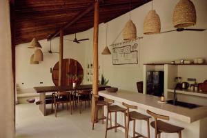 Room in private villa with AC and Pool - Mihira Home