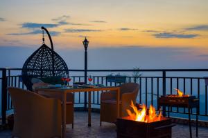 Alaya Stays Archees 6 BHK Nature Retreat with Game Lounge & Open Dining