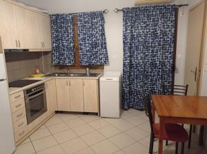 Elenis Apartments