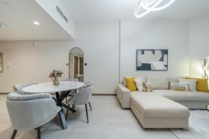 Chic 1BR at the Canal Business Bay