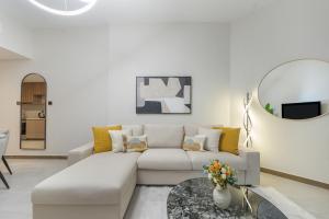 Chic 1BR at the Canal Business Bay