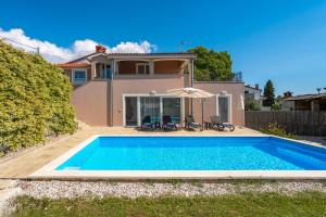 Villa Corinna by Briskva