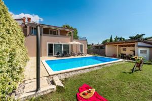 Villa Corinna by Briskva