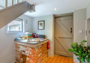 Coombe End Farm Lodge