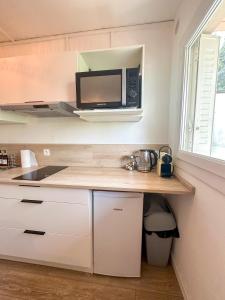 Appartements Studio wifi, parking privatif prive, clim, proche plage et polygone riviera : photos des chambres