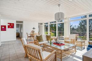 Holiday Home In Egsmark Surrounded By Beautiful Nature With Spacious Terraces Close To The Beach, Ebeltoft And Mols Bjerge National Park