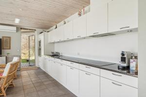 Holiday Home In Egsmark Surrounded By Beautiful Nature With Spacious Terraces Close To The Beach, Ebeltoft And Mols Bjerge National Park