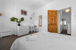 Bright 2BD Home - 10 mins to Central Manchester