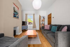 Bright 2BD Home - 10 mins to Central Manchester