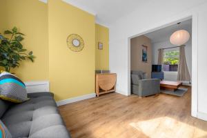 Bright 2BD Home - 10 mins to Central Manchester