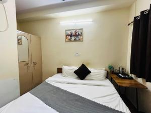 England Suites Luxury Rooms Near US Embassy - Chanakyapuri