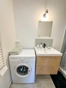 Appartements Studio wifi, parking privatif prive, clim, proche plage et polygone riviera : photos des chambres