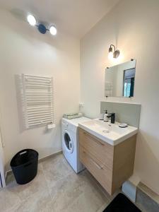 Appartements Studio wifi, parking privatif prive, clim, proche plage et polygone riviera : photos des chambres