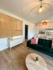 Appartements Studio wifi, parking privatif prive, clim, proche plage et polygone riviera : photos des chambres