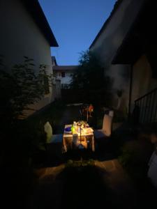 Porzione di casale con cortile e vista parco