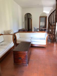 Porzione di casale con cortile e vista parco