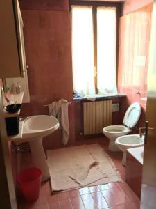 Porzione di casale con cortile e vista parco