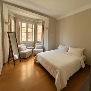 Charming Vintage Flat only 1 min walk from Monte Carlo