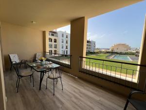 Gardens Pool by FHR Golf, piscina e parking