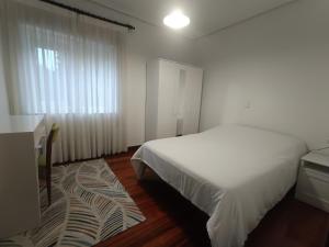 Piso con terraza y zonas verdes