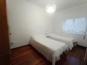 Piso con terraza y zonas verdes