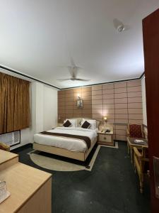 Hotel Melrose Inn - Near Railway Station , Aligarh