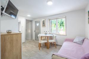 Apartments and Rooms LEA